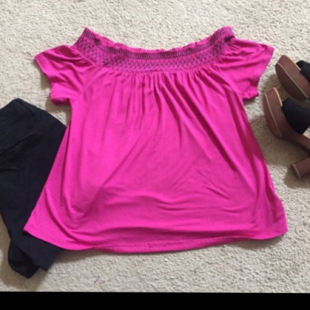 2/$20 💜 Old Navy pink off the shoulder top